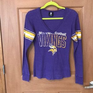 NFL Team Apparel MN Vikings Henley t-shirt in M